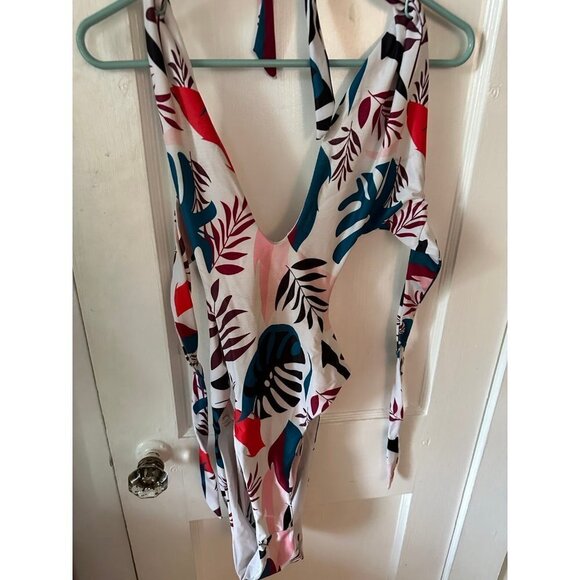 Women’s size 3X-Large Colorful Cut out Bathing suit - Picture 2 of 6